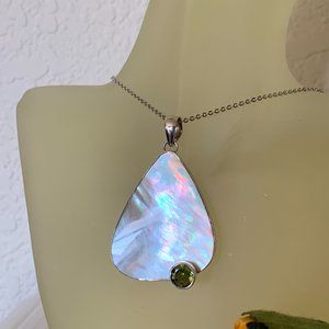 NEW Silver & Natural White Shell & Genuine Peridot Pendant + Silver Tone Chain